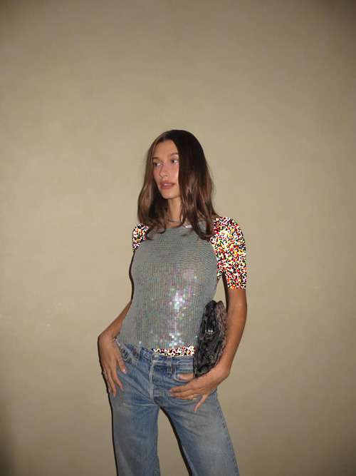 تاپ پولک‌دار هیلی بیبر