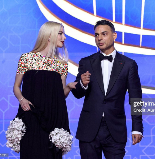 استایل یکنواخت پیمان معادی روی فرش قرمزها