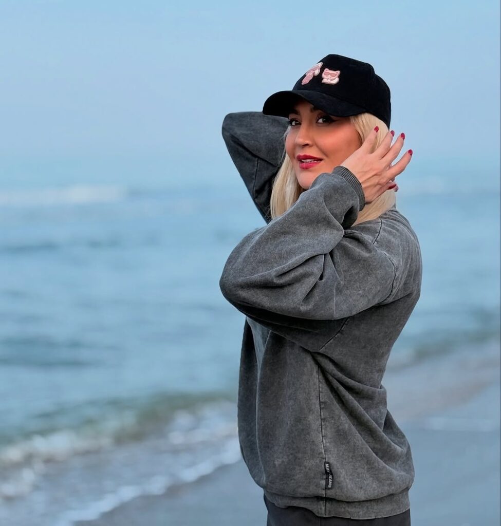 مریم معصومی در ساحل