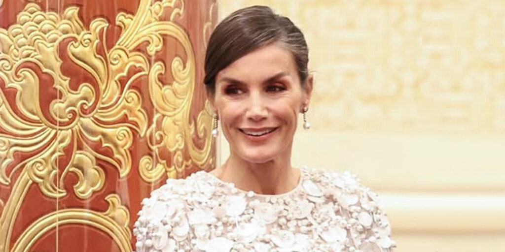 ملکه لتیزیا با کت و دامن صورتی دیده شد و ثابت کرد که از باربی چیزی کم ندارد