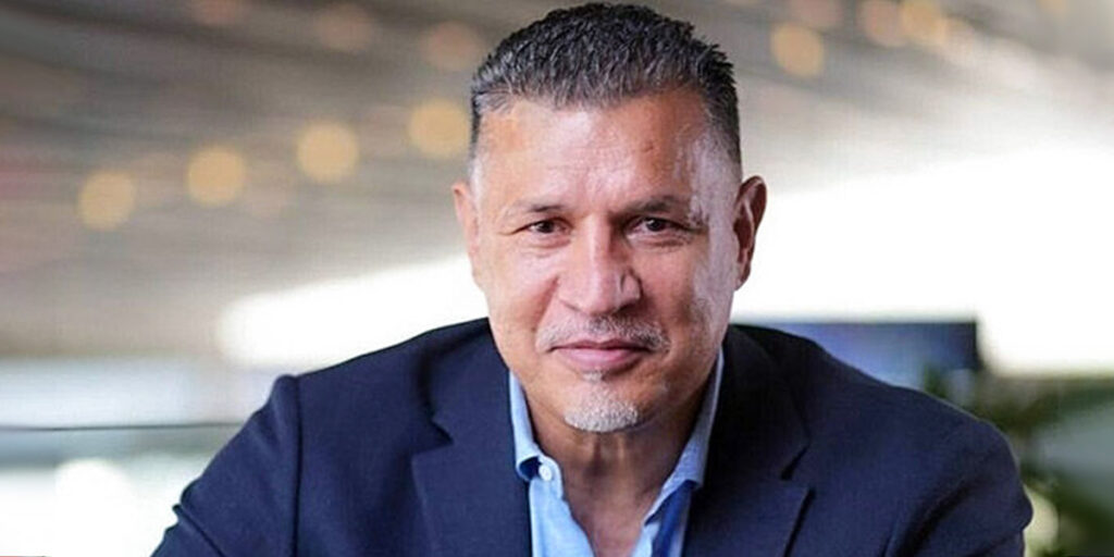 کمک علی دایی به خیریه