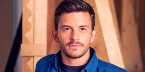 جذاب‌ترین مرد سال ۲۰۲۵ انتخاب شد! جاناتان بیلی کیست و دلیل انتخاب او چه بود؟