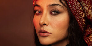 رنگ‌های دوست‌داشتنی هم استایل آناهیتا درگاهی را از شلختگی نجات نداد!