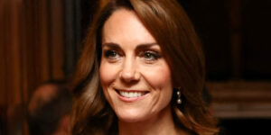 از پالتوی مشکی و کلاسیک کیت میدلتون برای روزهای سرد ایده بگیرید