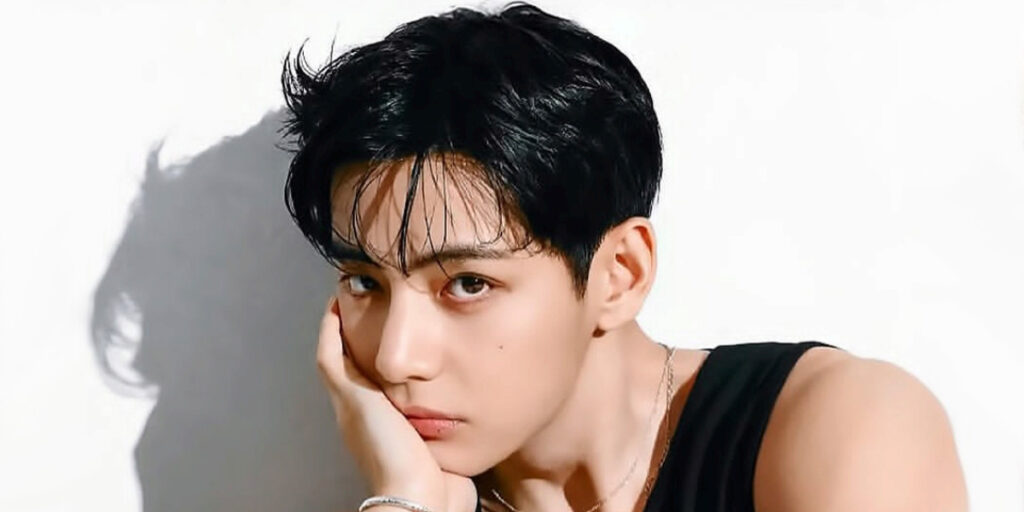 کیم تهیونگ بار دیگر جذابیت خود را در دنیای زیبایی و مد به رخ کشید