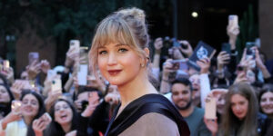 پیراهن مشکی و چوکر خاص جنیفر لارنس، سلیقه‌ خوبش را به رخ کشید