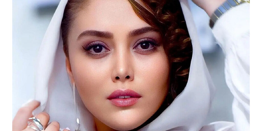 شادی مختاری با ترنچ‌کت بلندش شیک‌پوشی در پاییز را یاد داد!