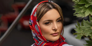 بازیگر بیتا در سریال «آوای باران» با استایل اشراف‌زادگان بریتانیایی جلب توجه کرد