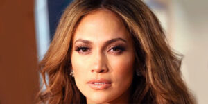 استایل ساده جنیفر لوپز در سال ۱۳۷۷ که هنوز هم شیک و جذاب است!