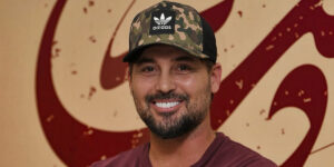 دانیال عبادی با کت و شلوار مخمل در یک جشنواره دیده شد!