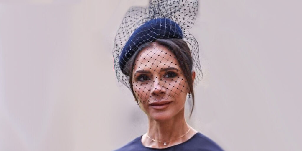 دامن چرم و کت اورسایز؟ ترکیب جدیدی که ویکتوریا بکهام معرفی کرد