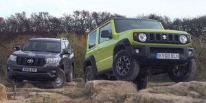 مقایسه سوزوکی جیمنی با تویوتا لندکروزر پرادو؛ کوچکِ چابک در برابر غول بیابان‌ها