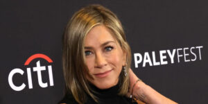 جنیفر انیستون در قرار شام عاشقانه با استایلی ساده و شیک دیده شد