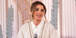 ترکیب رنگ چشم‌نوازی که ملکه اردن انتخاب کرد؛ رانیا همیشه خاص می‌پوشد