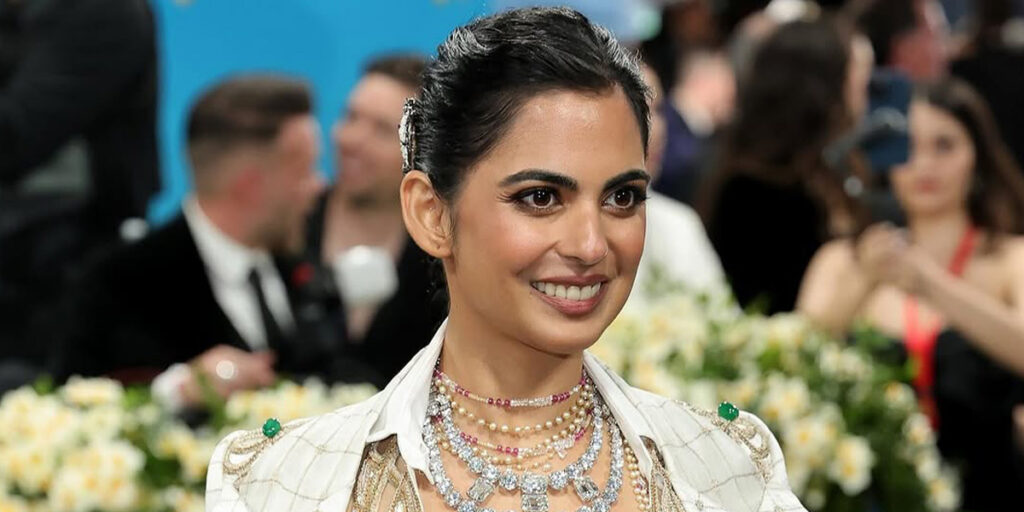 دختر ثروتمندترین مرد آسیا در کنار آنا وینتور؛ پیراهن بنفش ایشا آمبانی را ببینید