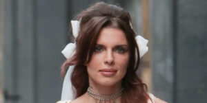 جولیا فاکس با لباس‌های جکی کندی دیده شد و مردم آمریکا را عصبانی کرد!