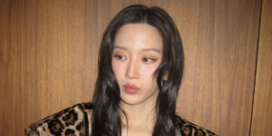 کت جین را به سبک بازیگر مشهور کره‌ای ست کنید و جذاب و گرم بمانید