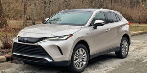 بررسی امکانات رفاهی و ایمنی در تویوتا ونزا لاکچری؛ آسایش کامل برای خانواده‌ها