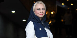 مریم کاویانی با مینی‌اسکارف توری در دبی دیده شد!