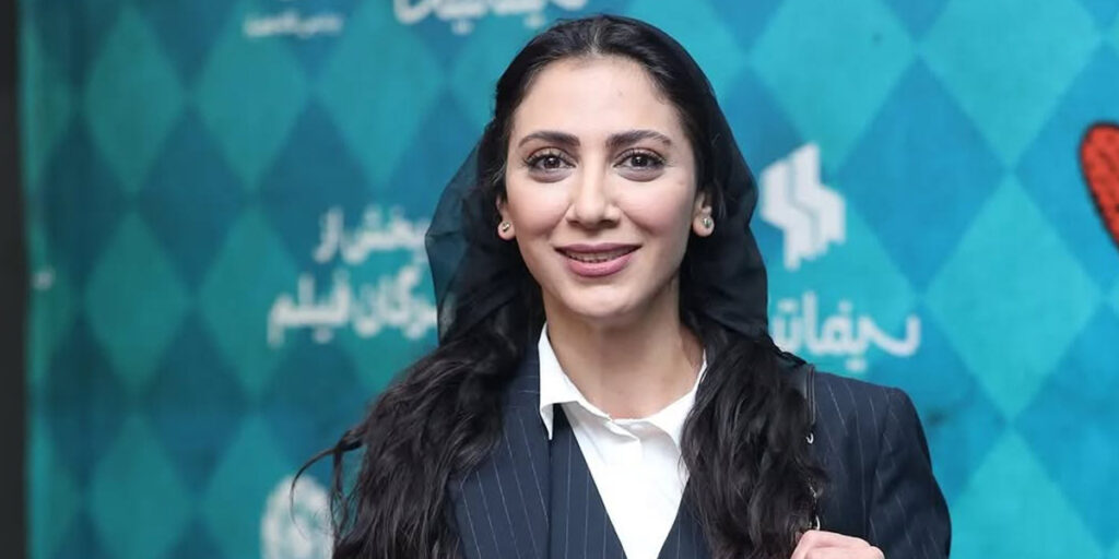 مونا فرجاد با کت جیرش جذابیت پاییز را به نمایش گذاشت!