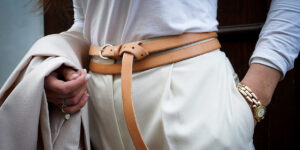 ترفند استایل: چگونه انتهای کمربند را شیک و مرتب نگه داریم؟