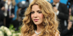 آهوی خوش‌صدای انیمیشن «زوتوپیا» پیراهنش را با پسرهایش ست کرد!