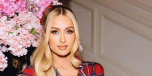 پیراهن پولک‌دوزی پاریس هیلتون که همه ستاره‌ها عاشقش هستند