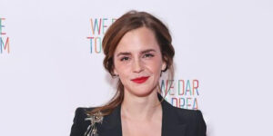 بازیگر فیلم‌های «هری پاتر» با تیپی گرم و دلنشین در خیابان‌های پاریس دیده شد!