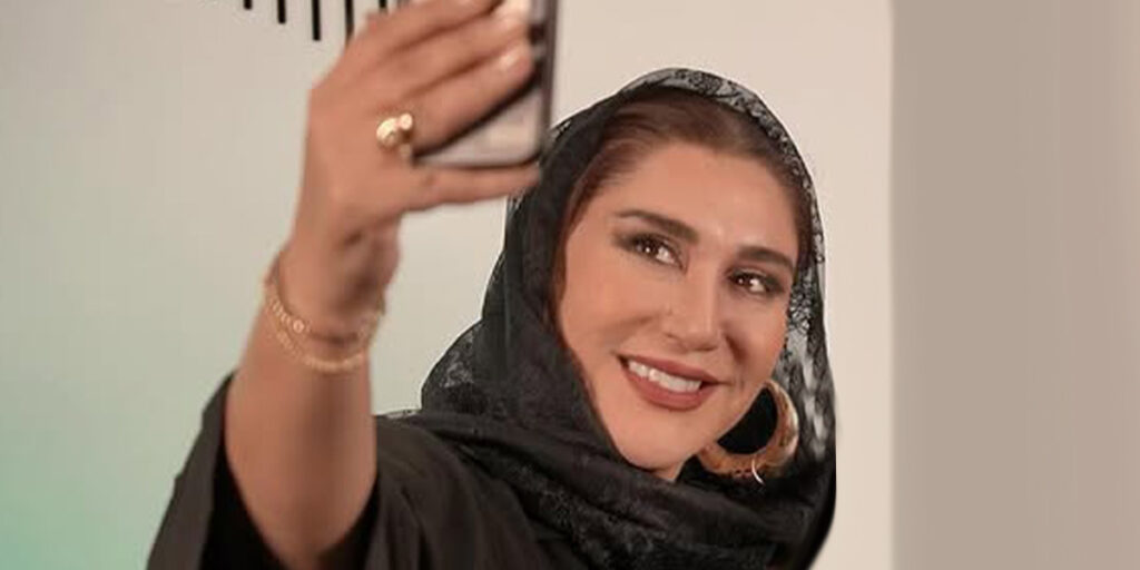 پالتوی قرمز نسیم ادبی