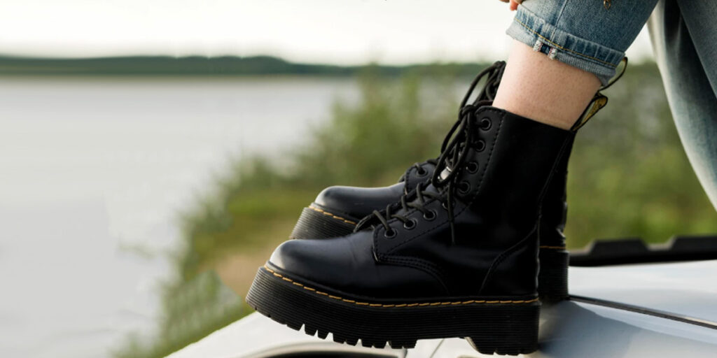 کدام شلوار را با نیم‌بوت ست کنم؟ نکات مهمی که باید بدانید