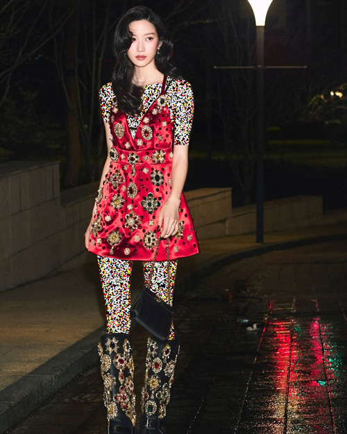 پیراهن قرمز مون گایونگ