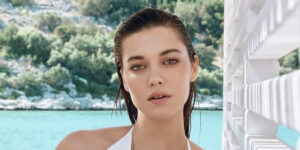 دختر مشهور عمارت با کت رنگارنگش جلب توجه کرد! این تصاویر را از دست ندهید