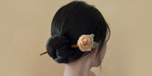 موهایتان را با این روش ببندید؛ چوب‌های ژاپنی این روزها محبوب‌ترین اکسسوری مو هستند