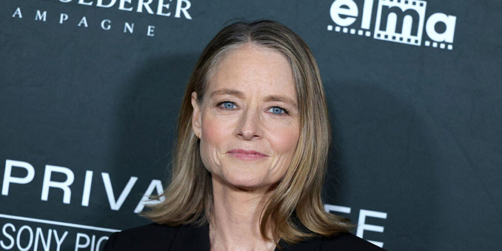 جودی فاستر دوست‌داشتنی با استایل جدیدش پاریسی‌ها را خیره کرد