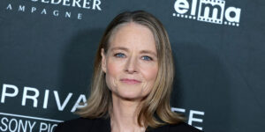 جودی فاستر دوست‌داشتنی با استایل جدیدش پاریسی‌ها را خیره کرد