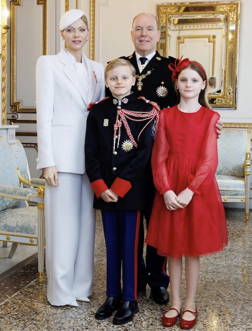 کت و شلوار سفید شارلین