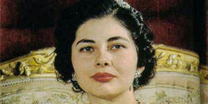 زمردهایی که با چشم‌های عروس ست شد؛ نگاهی به جواهرات ملکه ثریا در روز عروسی‌