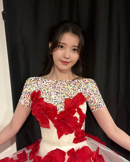 پیراهن گل‌دار آیو