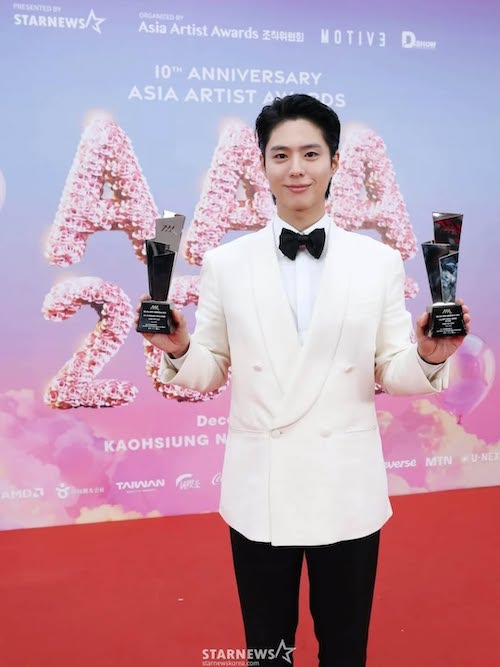 کت سفید پارک بوگوم