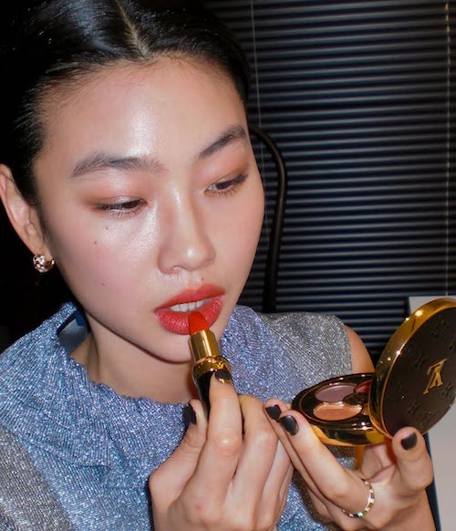 پیراهن نقرهای هو یون جونگ