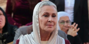 صداقت خانم سریال «شهر دور» با تیپ قرمزرنگش همه چشم‌ها را خیره کرد