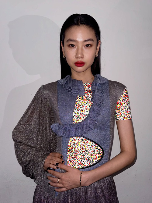 پیراهن نقرهای هو یون جونگ