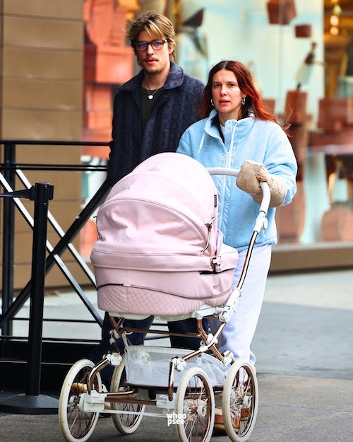 استایل گرم میلی بابی براون در پیادهروی