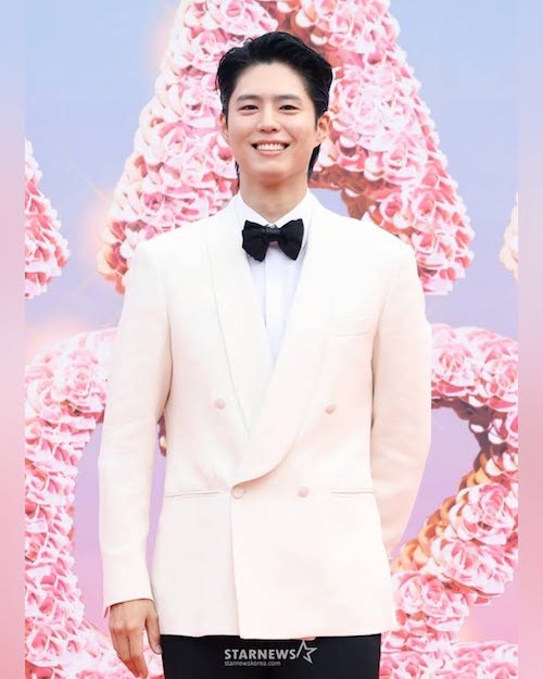 کت سفید پارک بوگوم