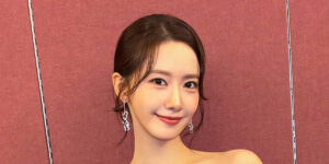 سرآشپز محبوب دوران چوسان با پیراهن پرنسسی‌اش جلوی دوربین‌ها ژست گرفت