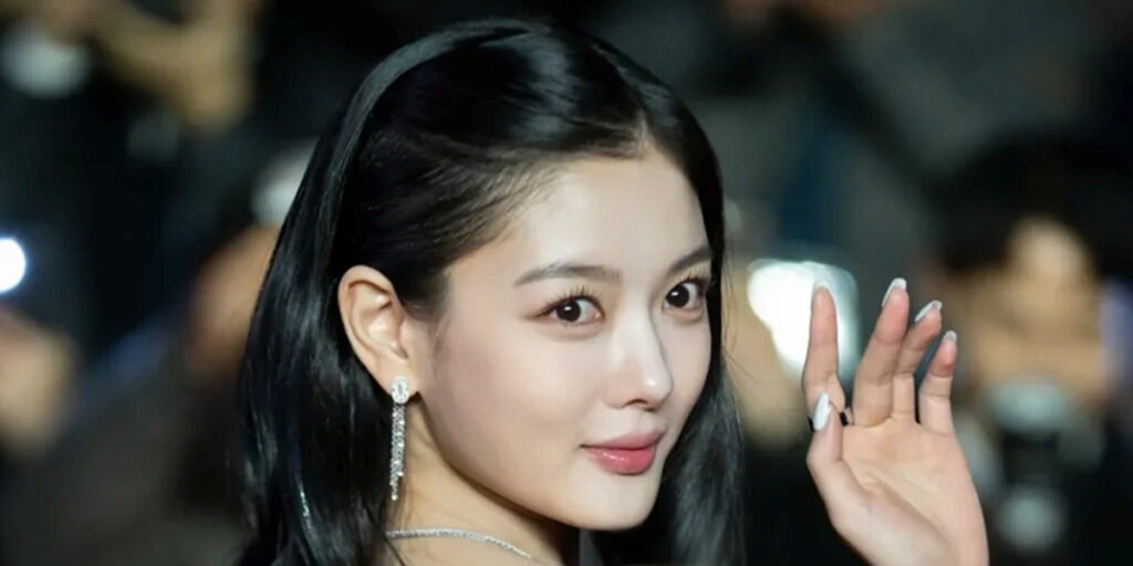 پیراهن مشکی کیم یو جونگ