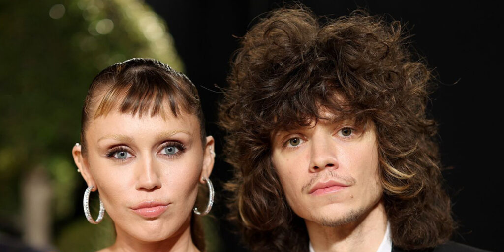 مایلی سایرس با حلقه‌ای کلاسیک و خاص نامزدی‌اش را اعلام کرد!