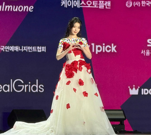 پیراهن گل‌دار آیو