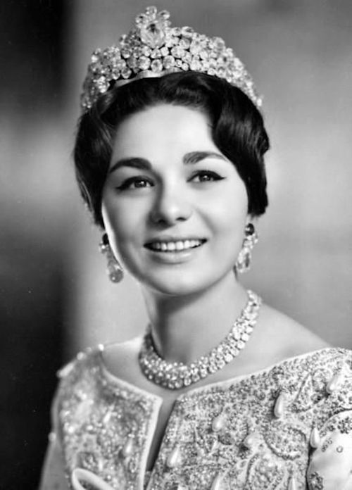 جواهرات فرح دیبا در روز عروسی‌اش