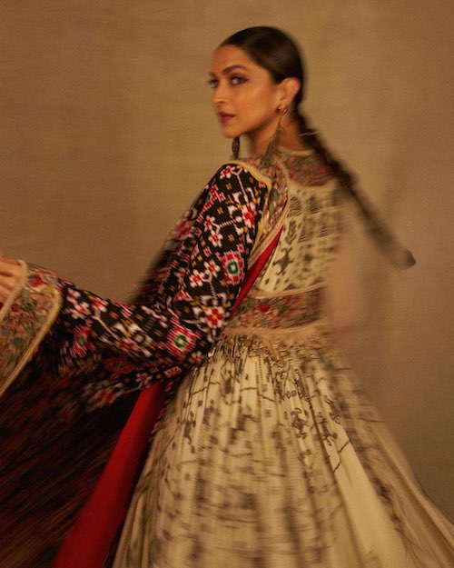 ساری گلدوزی‌شده دیپیکا